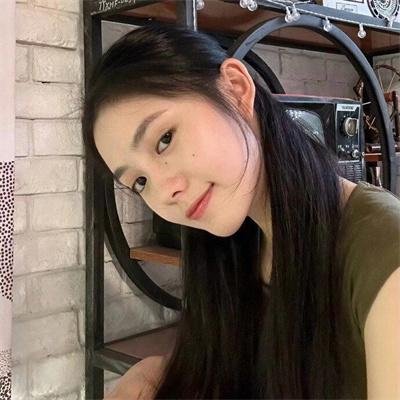 弯曲幸运草海报