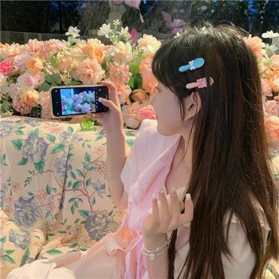 怪兽与女孩海报